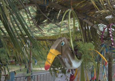 Oiseau "pneu" - Stand de Moïse au marché artisanal Artigwa à Sainte-Rose